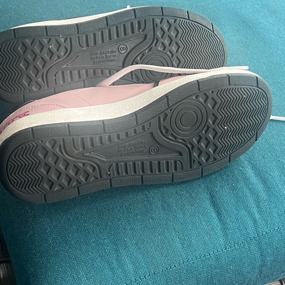 Hello Kitty shoes, size 8 - Picture 6 of 8